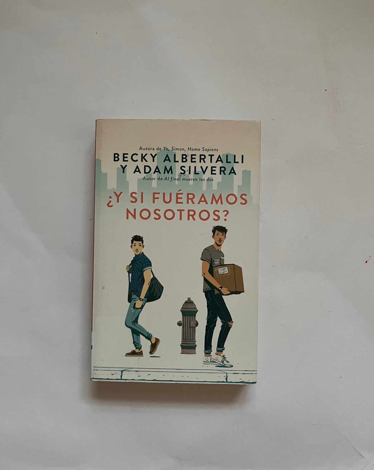 ?Y Si Fuéramos Nosotros? por Becky Albertalli y Adam Silvera