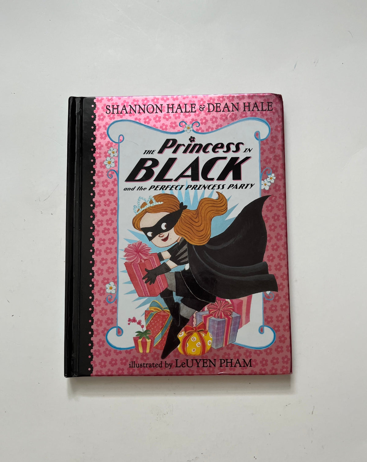 The Princess in Black and the Perfect Princess Party by Shannon Hale &amp; Dean Hale &amp; LeUyen Pham